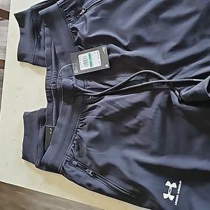 Mens  Under Armor black joggers size LG